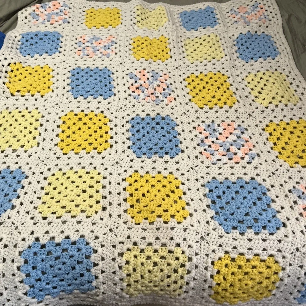 Vintage Handmade Crochet Afghan  Blanket Granny Squares 40